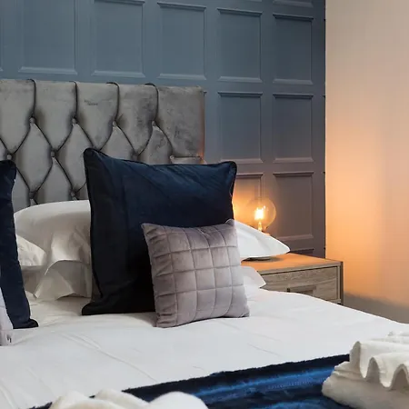 Aura Retreat * York